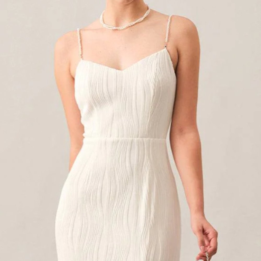 Rihoas Wave Textured Pearl Strap Midi Dress